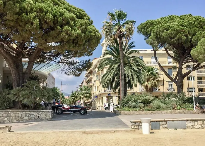 Apartment Les Sirenes By Interhome